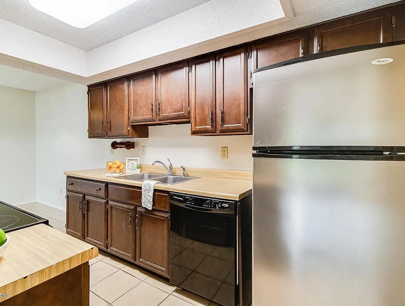 2 bed, 1.5 bath, 1150 sqft, $1,200 — Photo 3
