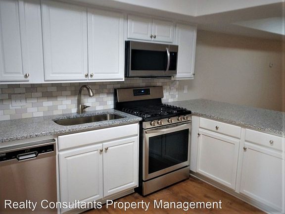 4th image of 604 E Iredell Ave APT 4