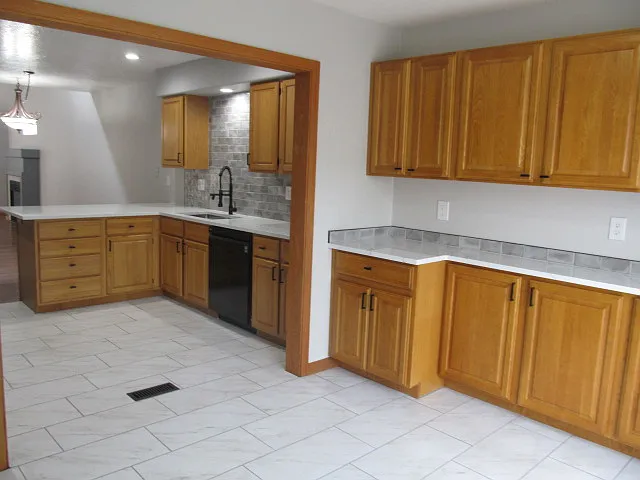 102 Phyllis Ave — Photo 6