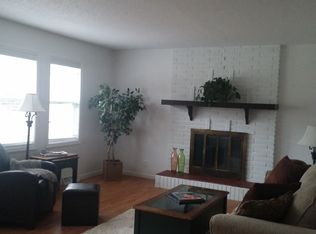 330 Quaker Ln N, Plymouth, MN 55441