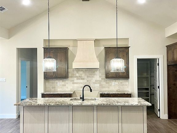 4th image of 1008 Sabrina Ct