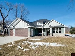 132 Oak Marsh Dr, Mankato, MN 56001