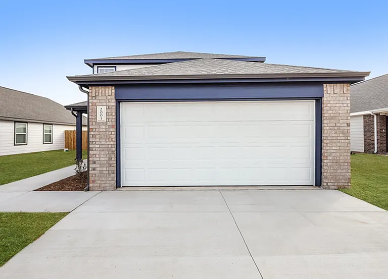 2001 Malus Way — Photo 1