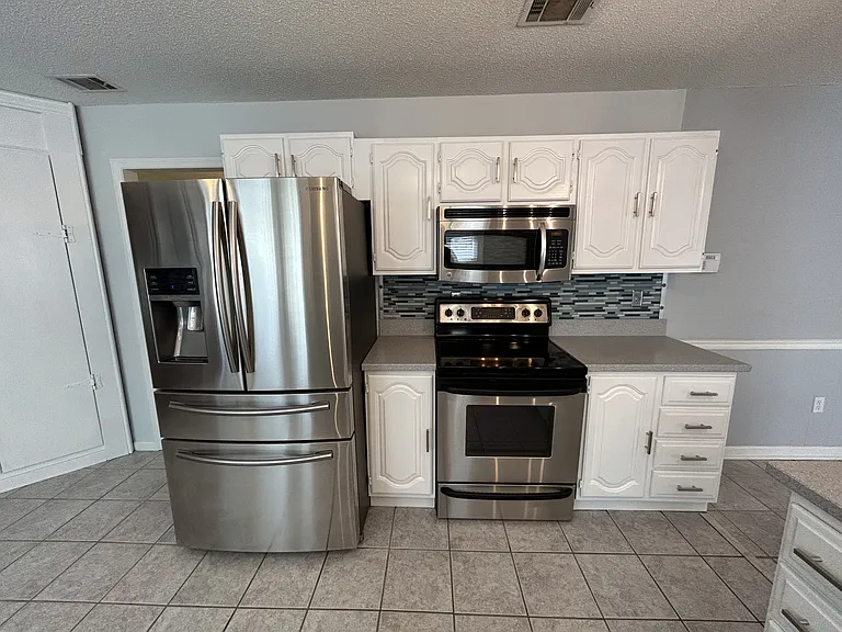 1008 Charlene St — Photo 13