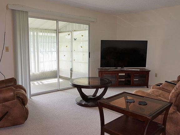 3rd image of 525 Midway Dr #B