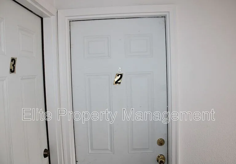 1529 Oakshire Ln #2 — Photo 2