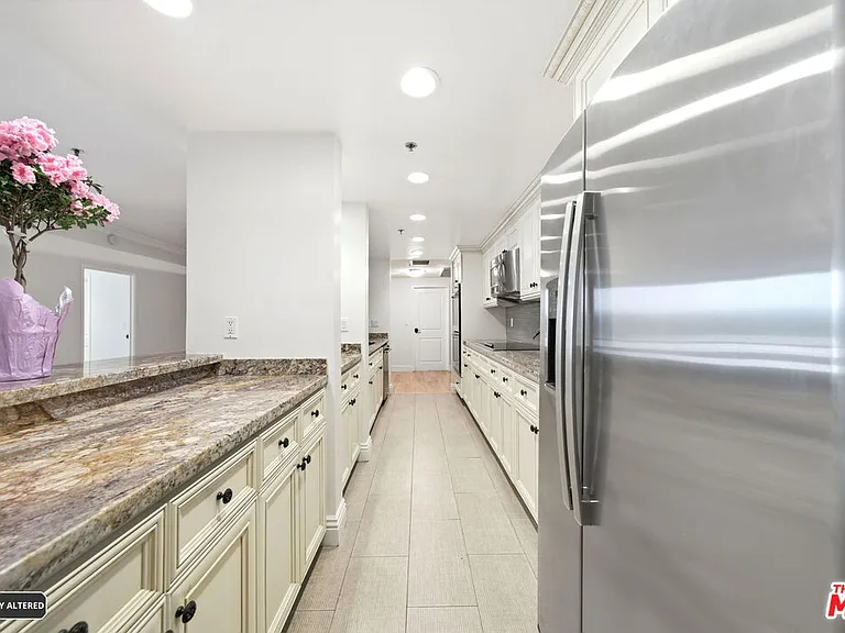 10660 Wilshire Blvd #805 — Photo 26