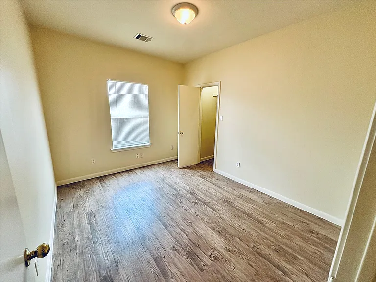 2873 Southampton Way #B — Photo 37