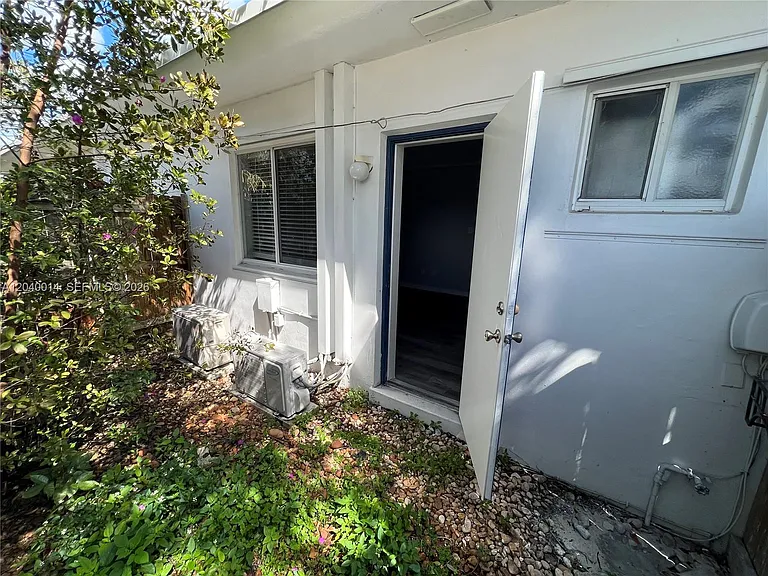 590 NW 40th Ct #3 — Photo 14