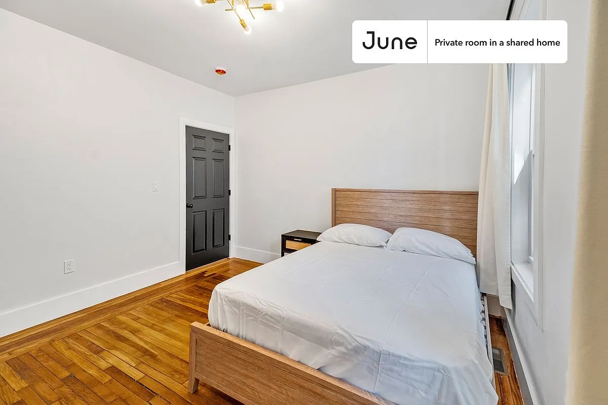 10 Walnut Park — Photo 1