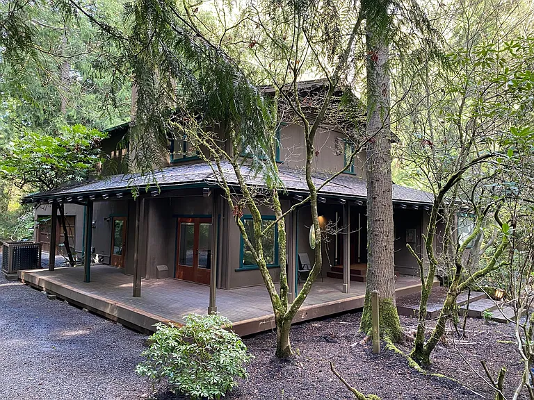 7030 NE Dolphin Dr — Photo 2