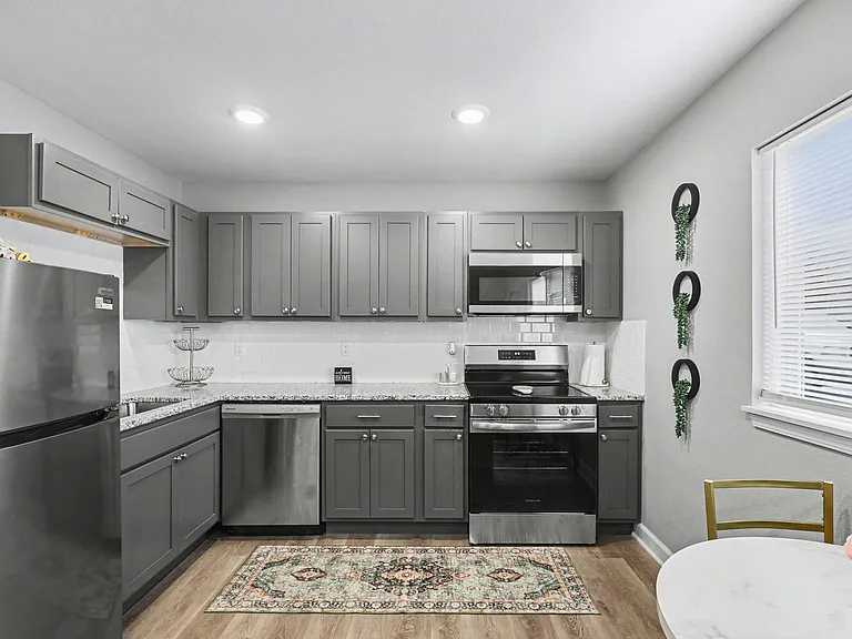 Mayfair Apartments — Photo 7