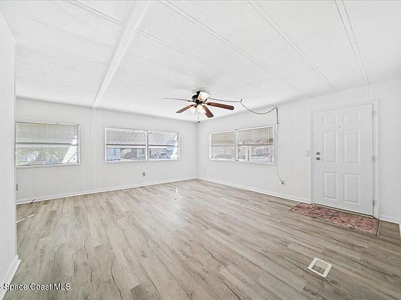 4th image of 1848 Seagrape St NE