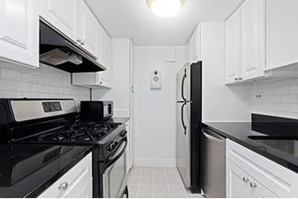 Rented by Douglas Elliman | media 22