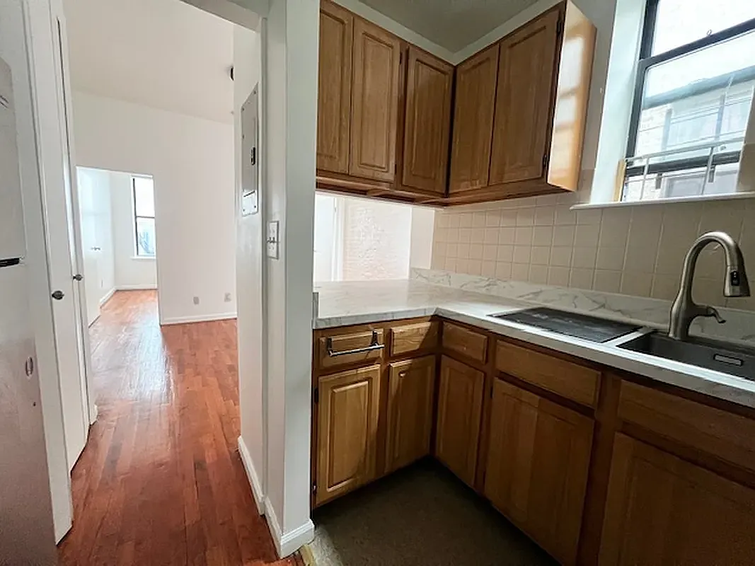 185 East 2nd Street — Photo 2