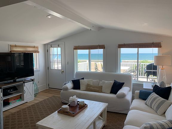 Oceanfront livingroom