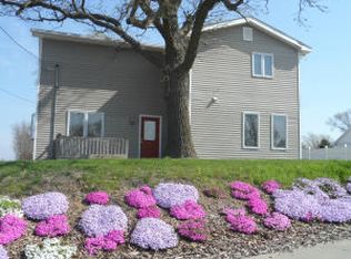 701 Dane Town Hill Rd, Oakland, IA 51560