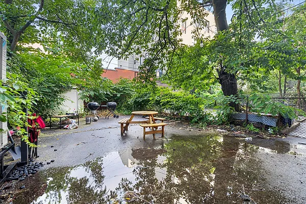 Rented by SERHANT. | media 17