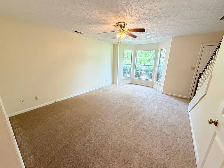 310 Leafmore Rd SW — Photo 4