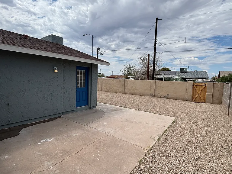 902 E 8th Ave — Photo 25