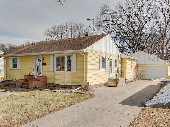 5th image of 2001 8th St N
