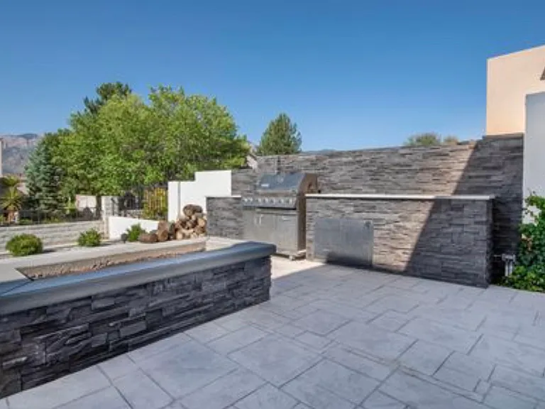 11201 Spyglass Hill Ln NE — Photo 2