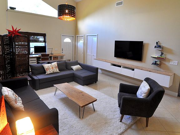 4th image of 2046 Cove Ln