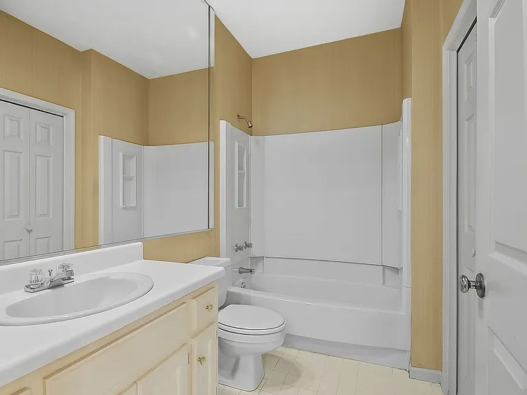 11 Thornbury — Photo 10