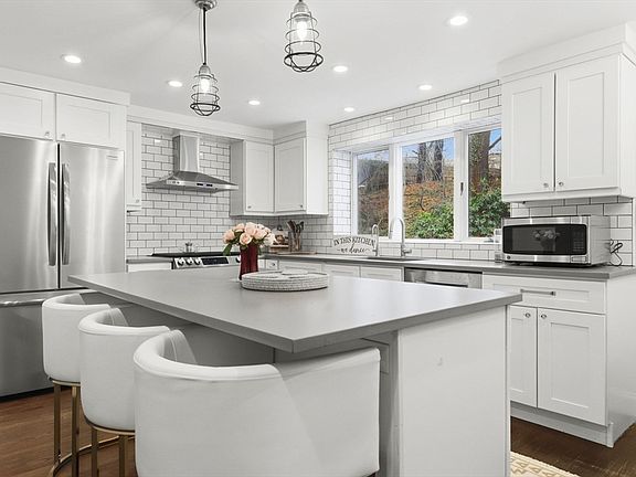 3rd image of 30 Allandale St