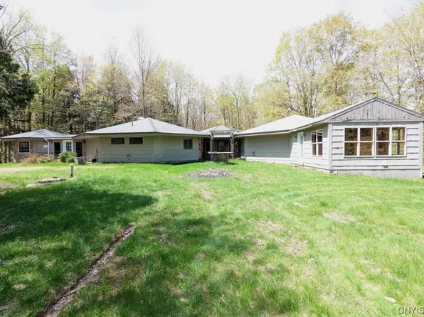 105 Birmingham Dr, Camden, NY 13316