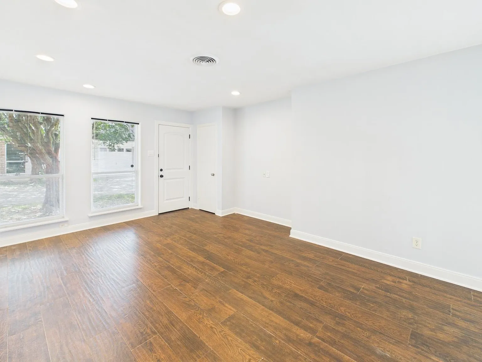 5627 Winsome Ln — Photo 2