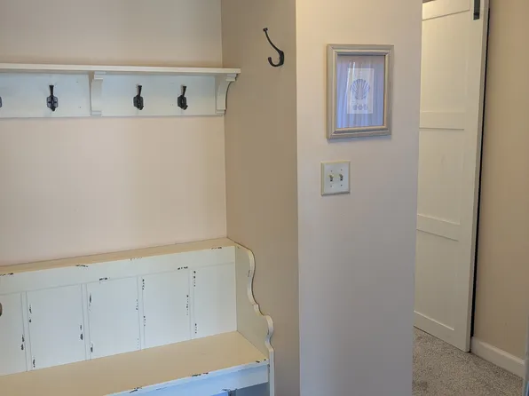 1671 Cass Lake Rd Unit B, Keego Harbor, MI 48320