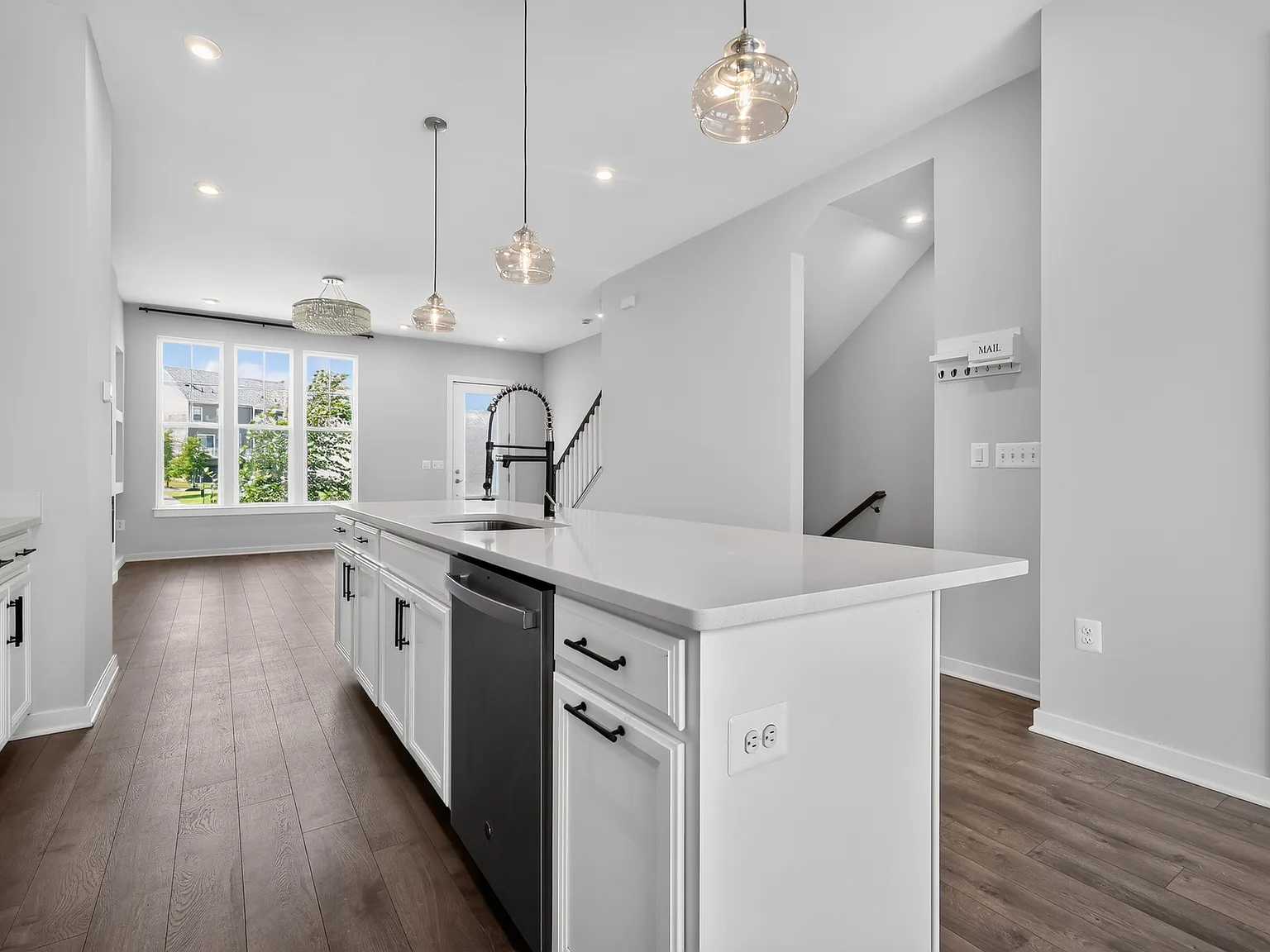 4 bed, 3.5 bath, 1600 sqft, $3,400 — Photo 3