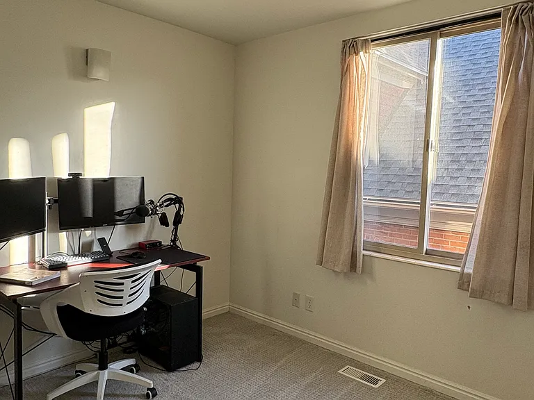 229 N B St #6 — Photo 9