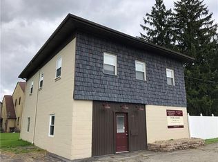 34 Meadowbrook Rd, Hermitage, PA 16148