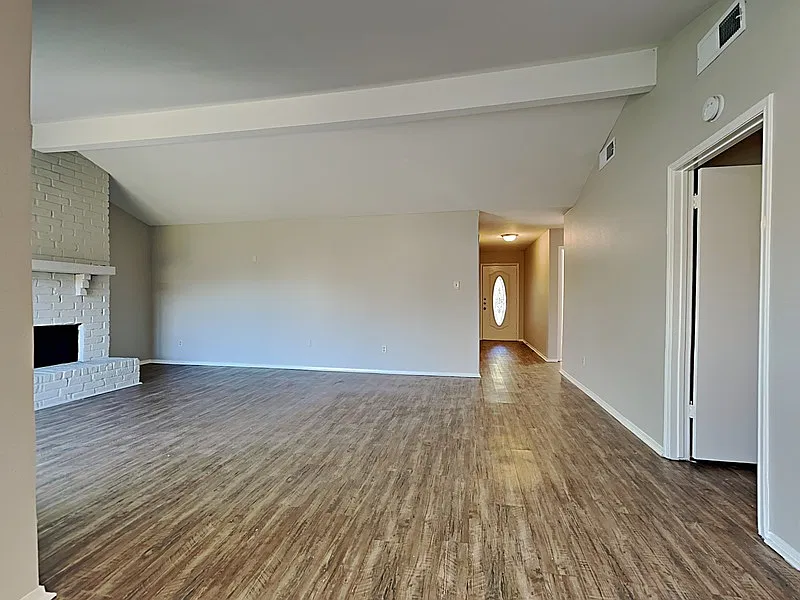 3 bed, 2.0 bath, 1625 sqft, $1,775 — Photo 3