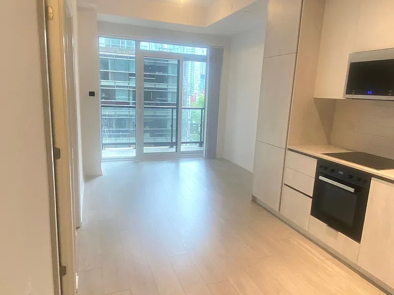 400 King St W #715 — Photo 12