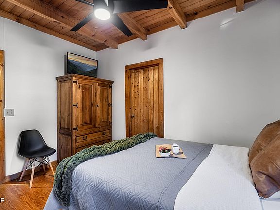32nd image of 1008 Walini Way