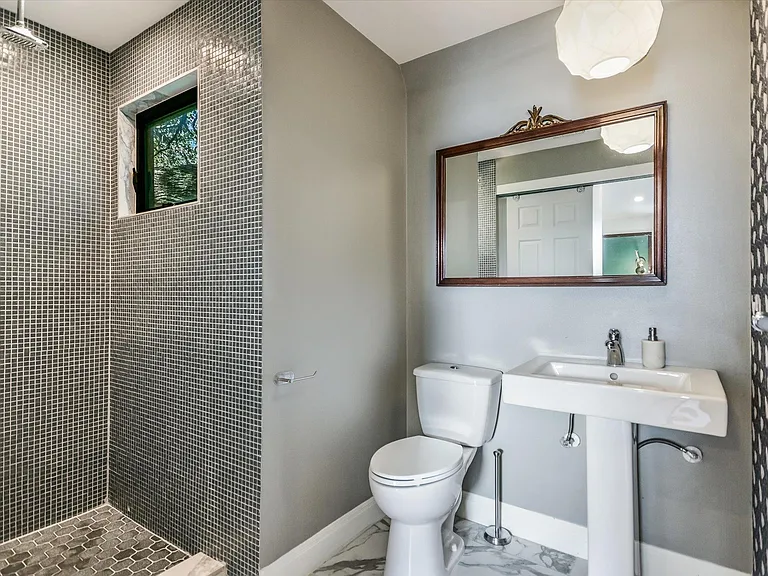 1304 Navasota St — Photo 19