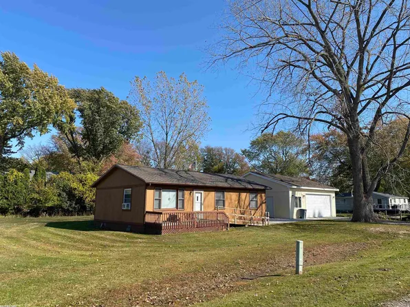 1390 Gore Dr, Harsens Island, MI 48028