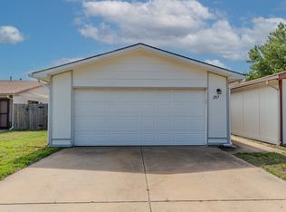 207 S Westview Dr, Derby, KS 67037