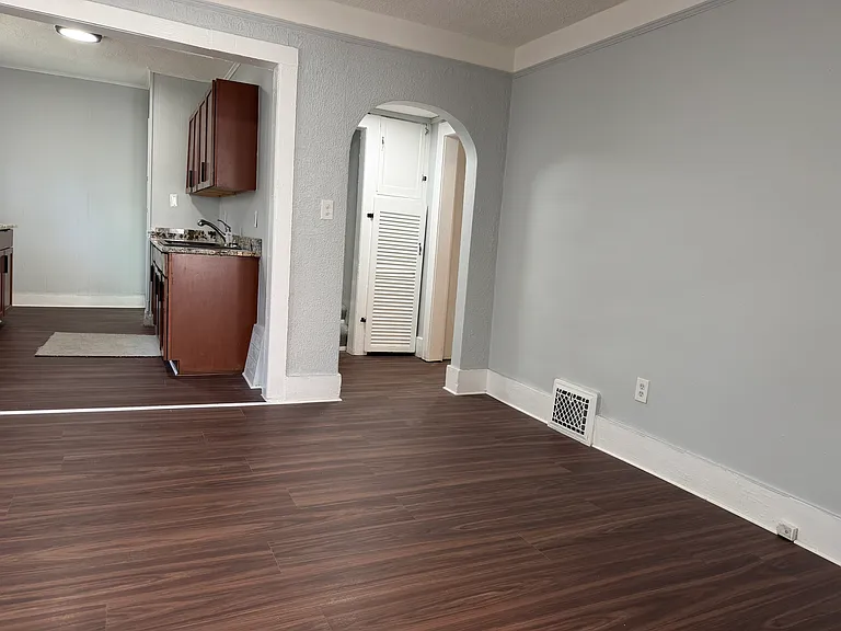 107 N Sanford St — Photo 6