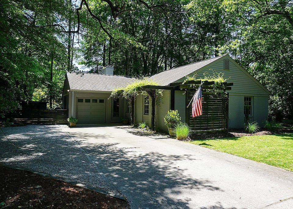 1st image of 138 Berkeley Ln