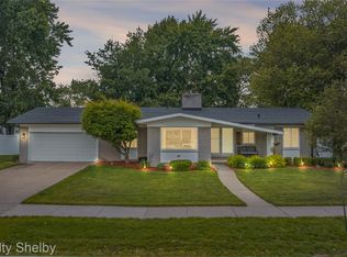 32625 Northampton Dr, Warren, MI