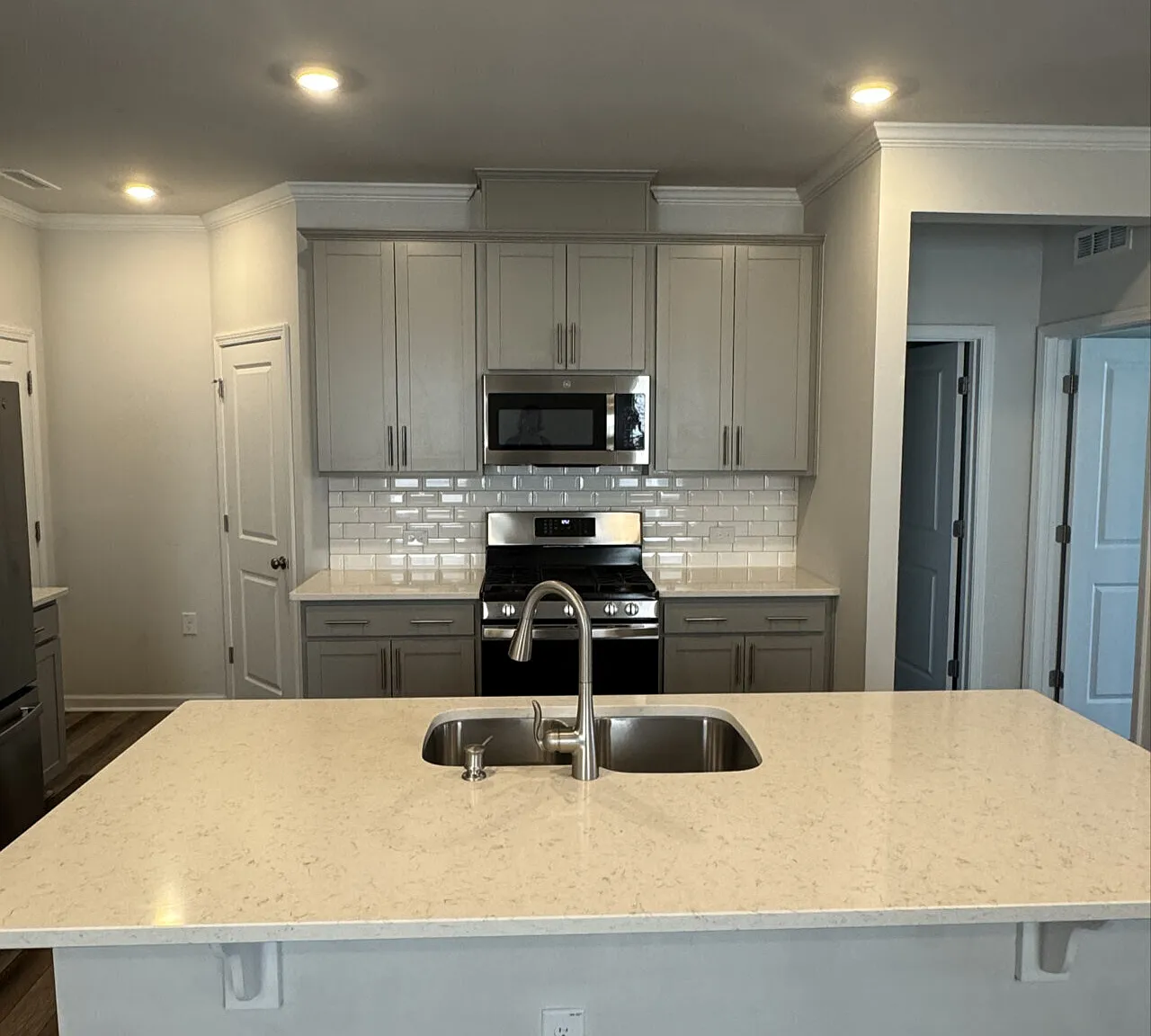 Single Family house 4b 3ba — Photo 3