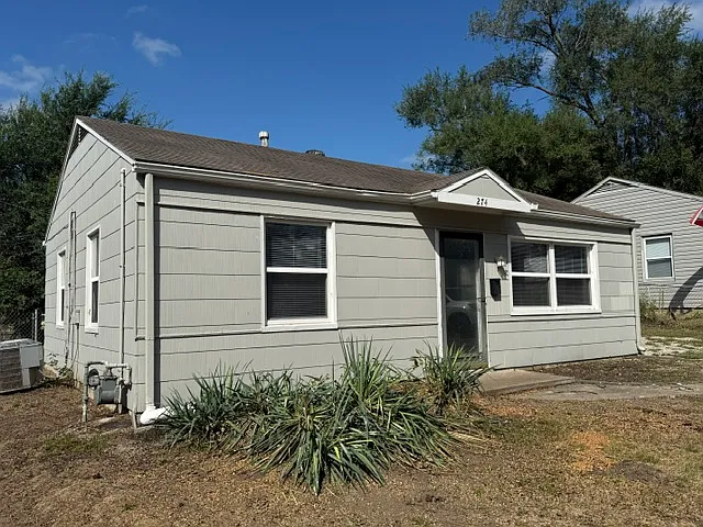 2 bed, 744 sqft, $1,425 — Photo 2