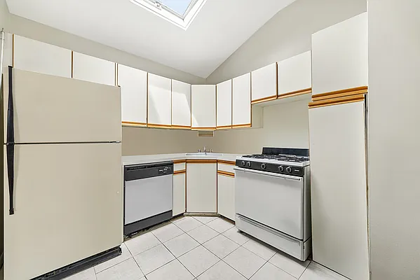 Sold by Douglas Elliman | media 10