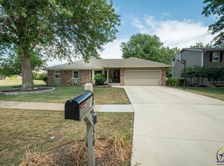 2336 SW Ashworth Pl, Topeka, KS 66614