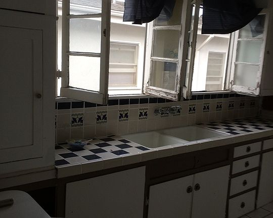 5th image of 1045 S Wooster St