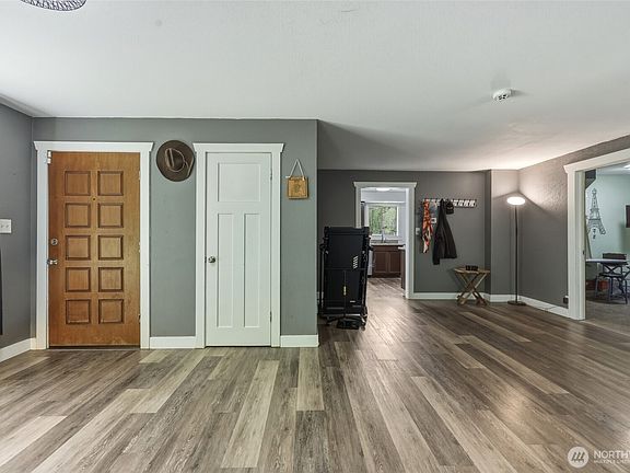 3rd image of 1005 Delphi Road SW
